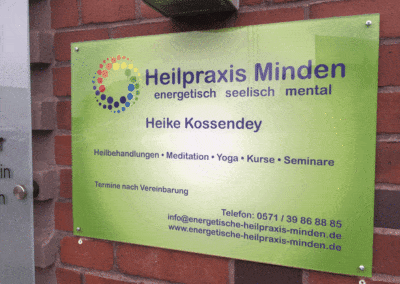 Hei­ke Kos­sen­dey – Schild Heil­pra­xis Minden